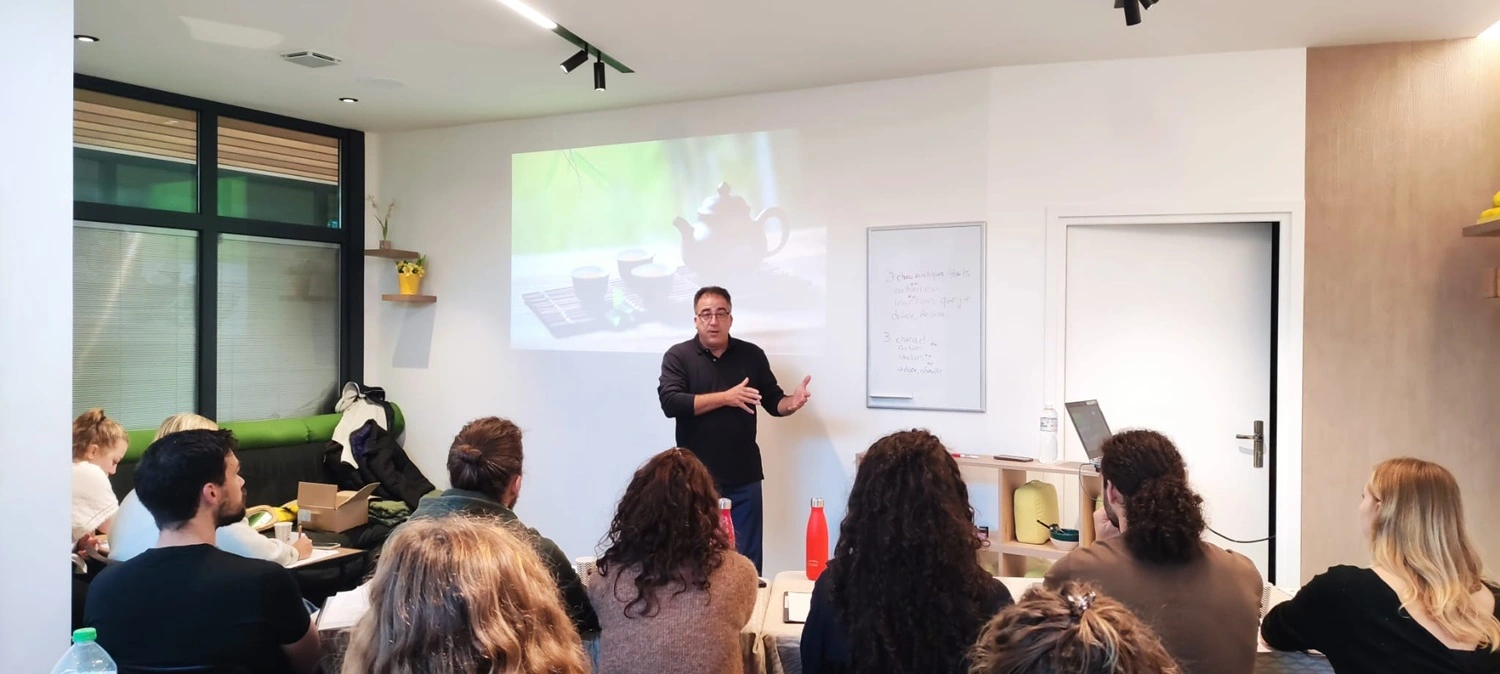 Os cuidados mentaisemocionais a ter em conta para assegurar uma função otimizada com Dr Neil Violante
